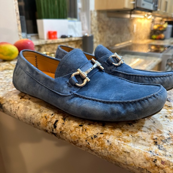 Ferragamo blue loafer with steel chain. - Picture 2 of 3